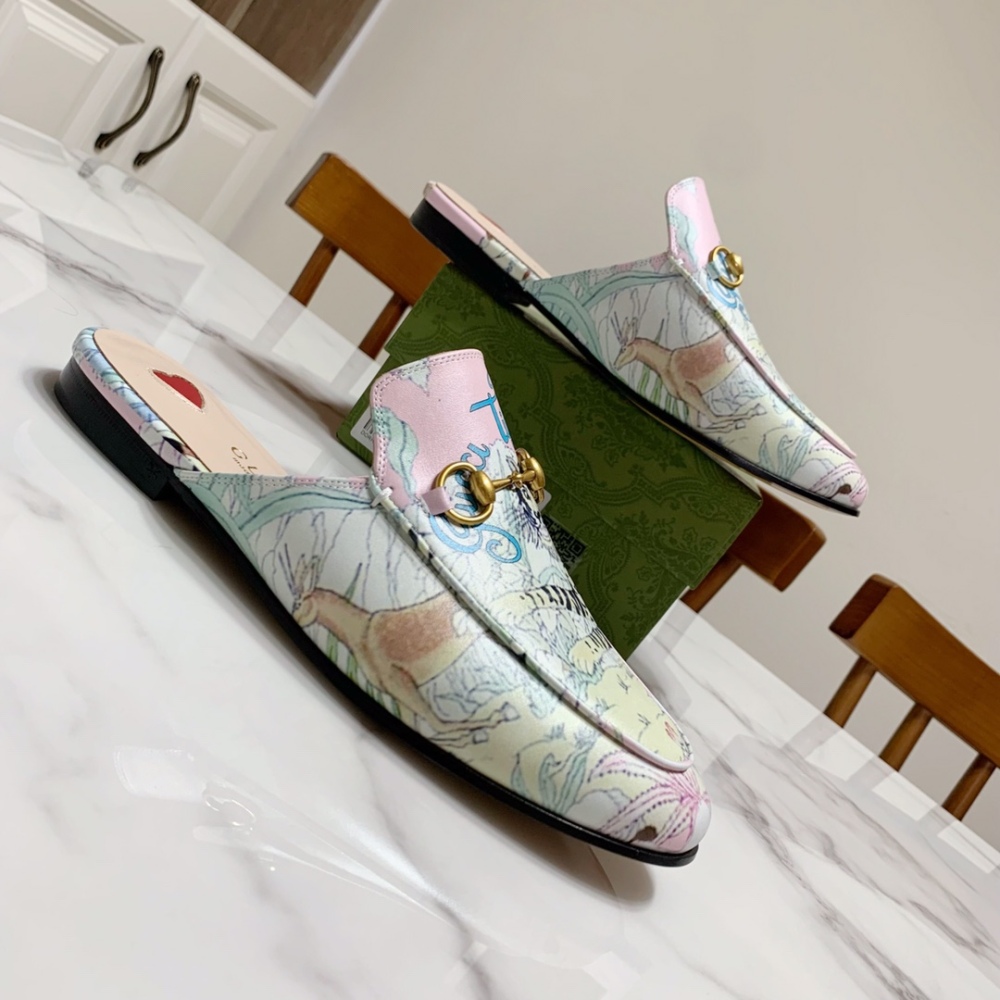 Gucci slippers