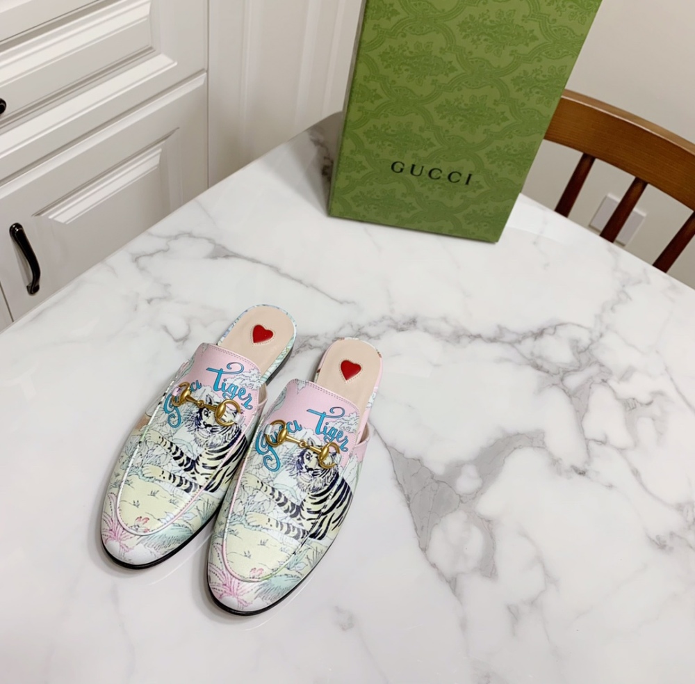 Gucci slippers