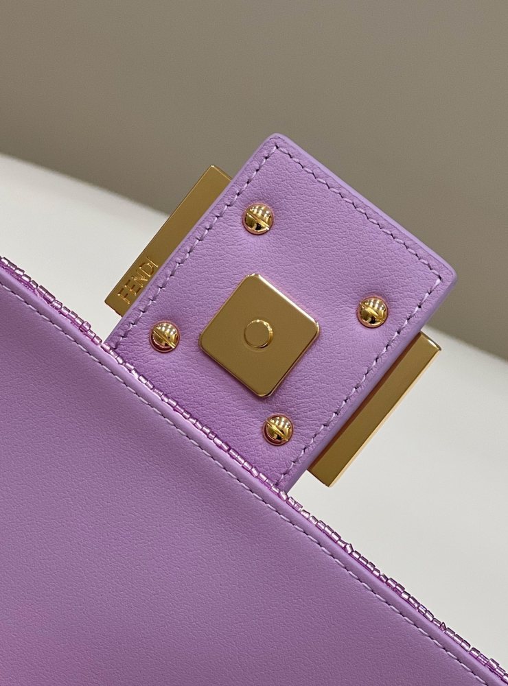 Fendi Baguette bag  8601 Mirror Boutique(Straps are not included)