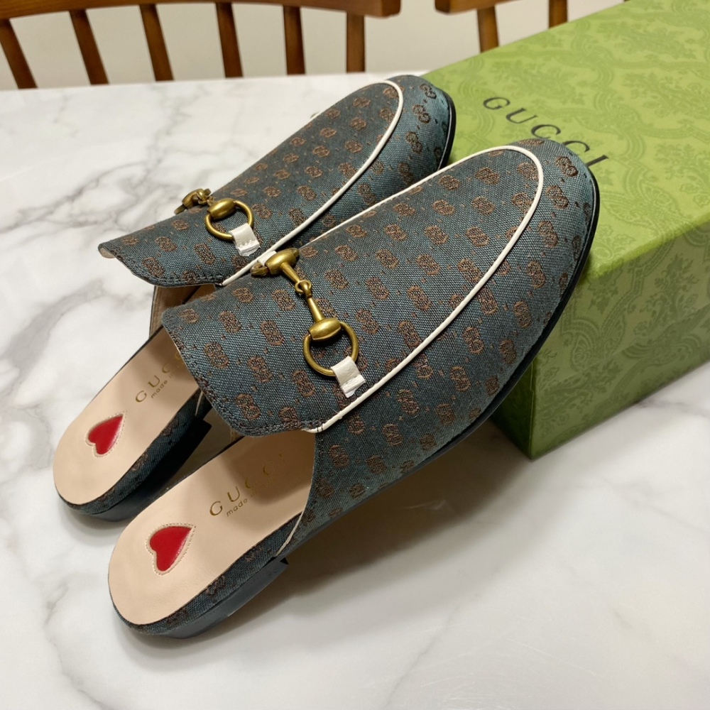 Gucci slippers