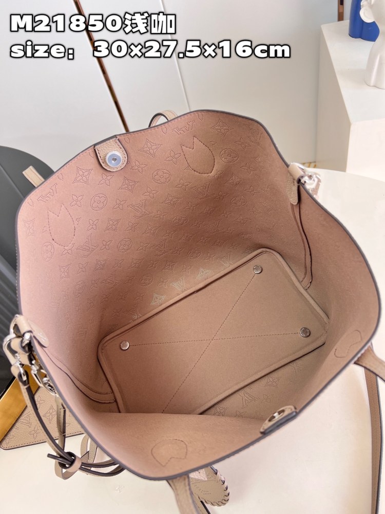 Louis Vuitton Blossom GM M21850 Mirror boutique