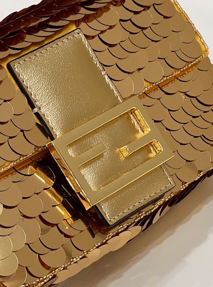Fendi Baguette bag mini  8582 Mirror Boutique