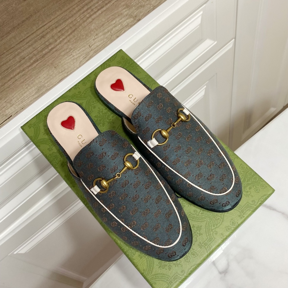 Gucci slippers