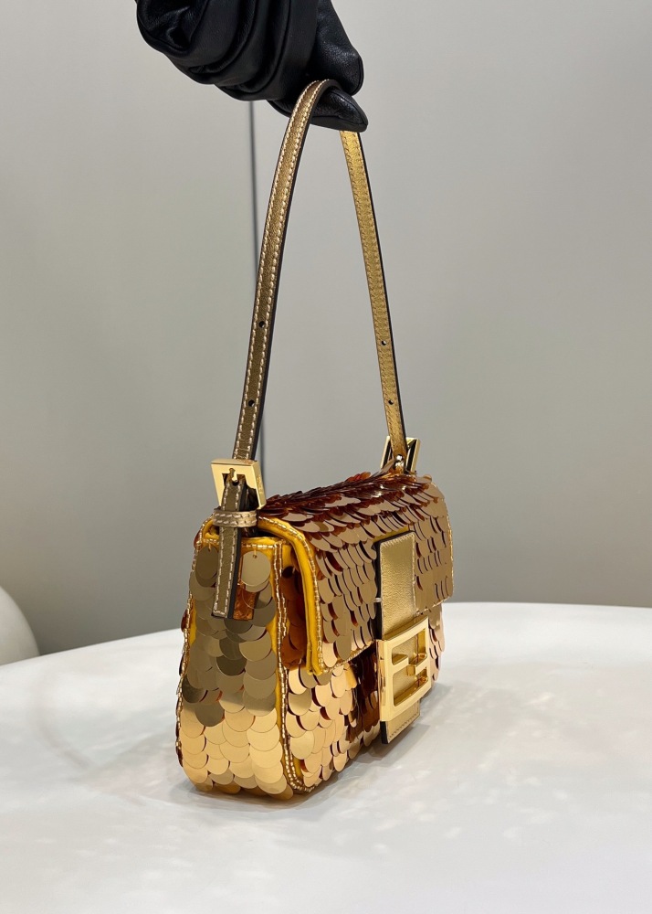 Fendi Baguette bag mini  8582 Mirror Boutique