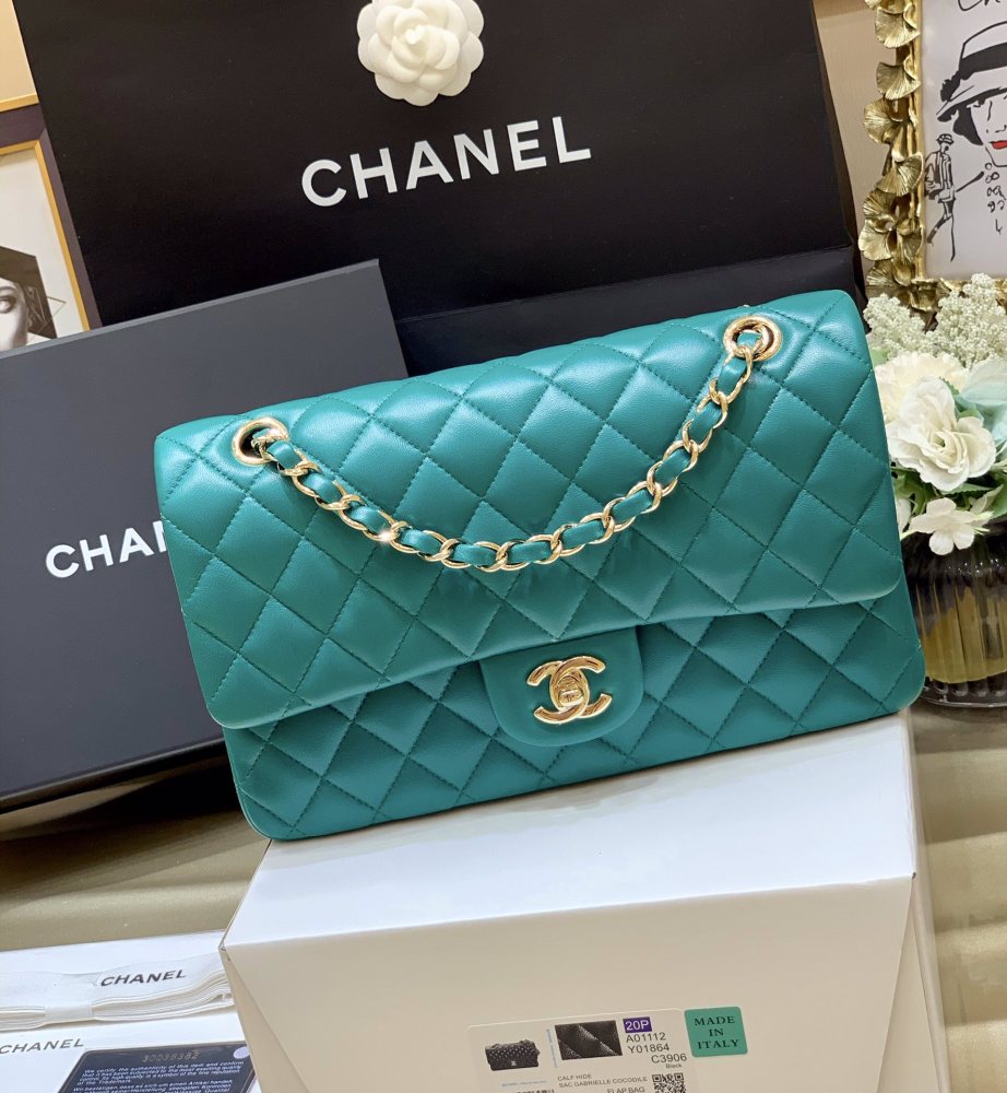 Chanel 𝘾𝙡𝙖𝙨𝙨𝙞𝙘 𝙁𝙡𝙖𝙥 bag 22B 1112 MM 25cm Mirror Boutique