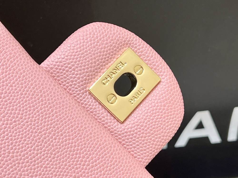 Chanel 𝘾𝙡𝙖𝙨𝙨𝙞𝙘 𝙁𝙡𝙖𝙥 bag 22B 1112 MM 25cm Mirror Boutique