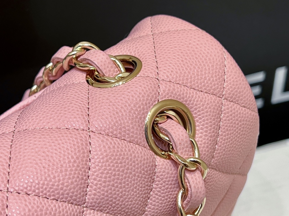 Chanel 𝘾𝙡𝙖𝙨𝙨𝙞𝙘 𝙁𝙡𝙖𝙥 bag 22B 1112 MM 25cm Mirror Boutique