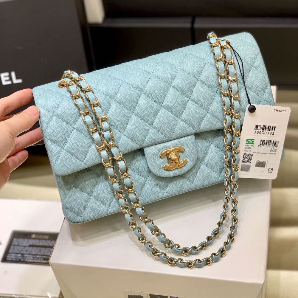 Chanel 𝘾𝙡𝙖𝙨𝙨𝙞𝙘 𝙁𝙡𝙖𝙥 bag 22B 1112 MM 25cm Mirror Boutique