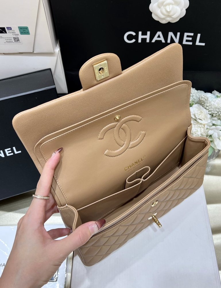 Chanel 𝘾𝙡𝙖𝙨𝙨𝙞𝙘 𝙁𝙡𝙖𝙥 bag 22B 1112 MM 25cm Mirror Boutique