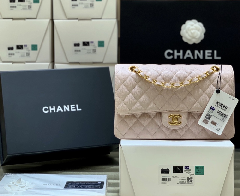 Chanel 𝘾𝙡𝙖𝙨𝙨𝙞𝙘 𝙁𝙡𝙖𝙥 bag 22B 1112 MM 25cm Mirror Boutique