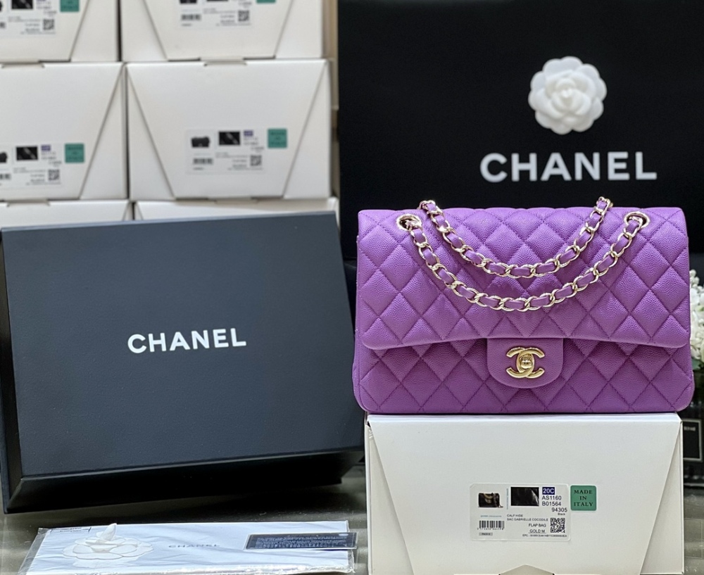 Chanel 𝘾𝙡𝙖𝙨𝙨𝙞𝙘 𝙁𝙡𝙖𝙥 bag 22B 1112 MM 25cm Mirror Boutique