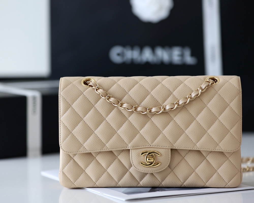 Chanel 𝘾𝙡𝙖𝙨𝙨𝙞𝙘 𝙁𝙡𝙖𝙥 bag 22B 1112 MM 25cm Mirror Boutique