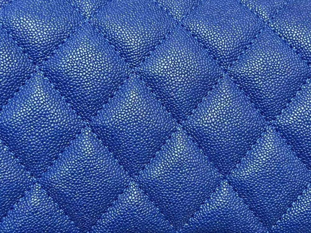 Chanel 𝘾𝙡𝙖𝙨𝙨𝙞𝙘 𝙁𝙡𝙖𝙥 bag 22B 1112 MM 25cm Mirror Boutique
