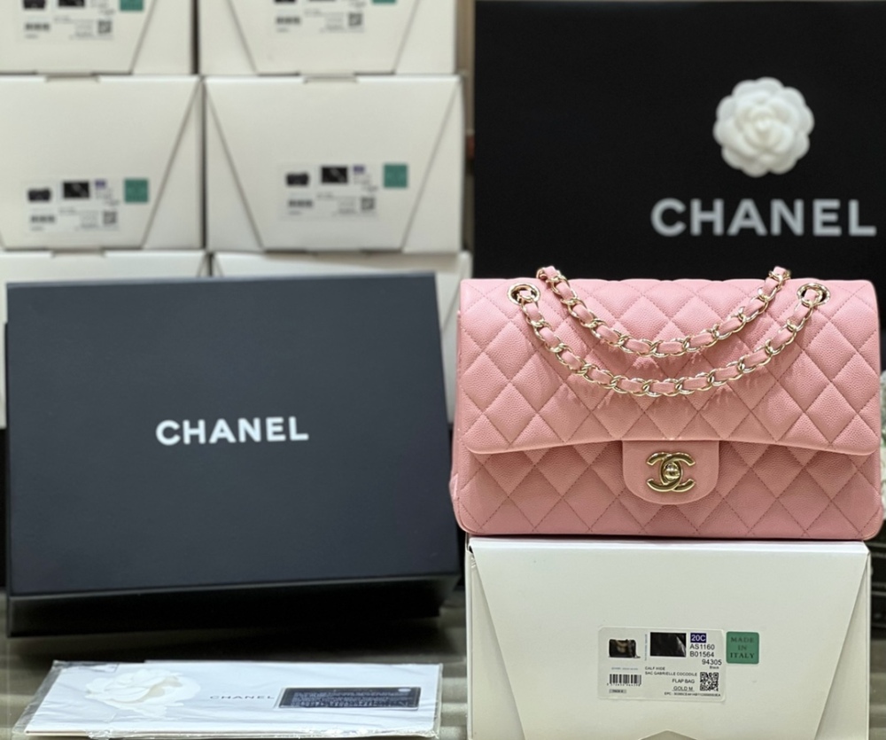 Chanel 𝘾𝙡𝙖𝙨𝙨𝙞𝙘 𝙁𝙡𝙖𝙥 bag 22B 1112 MM 25cm Mirror Boutique