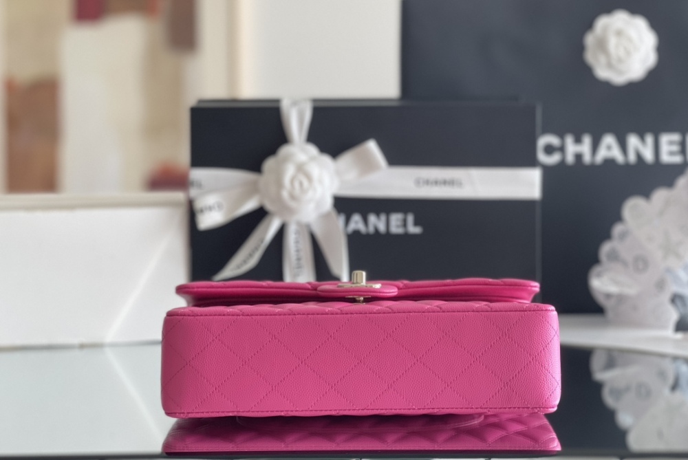 Chanel 𝘾𝙡𝙖𝙨𝙨𝙞𝙘 𝙁𝙡𝙖𝙥 bag 22B 1112 MM 25cm Mirror Boutique