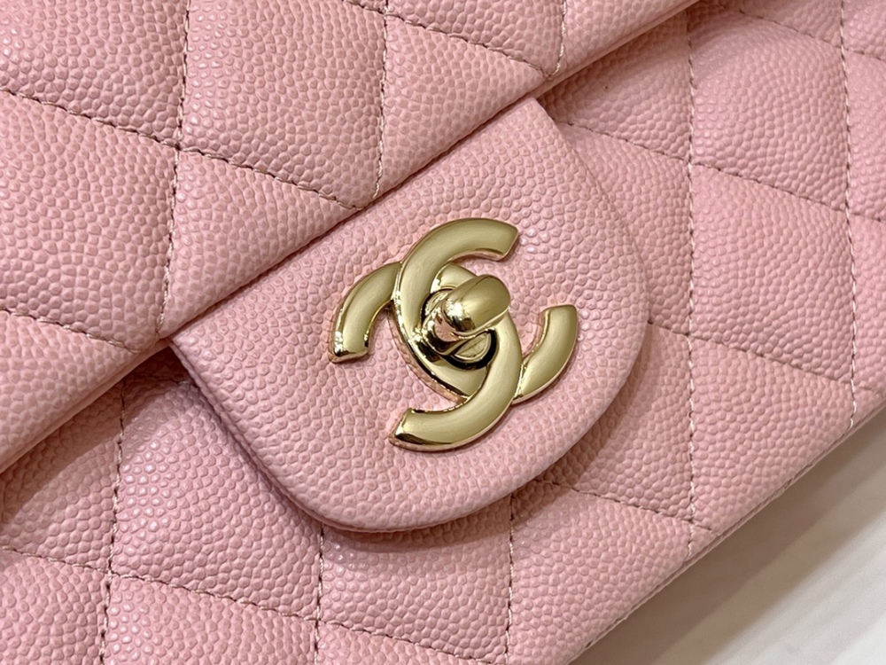 Chanel 𝘾𝙡𝙖𝙨𝙨𝙞𝙘 𝙁𝙡𝙖𝙥 bag 22B 1112 MM 25cm Mirror Boutique
