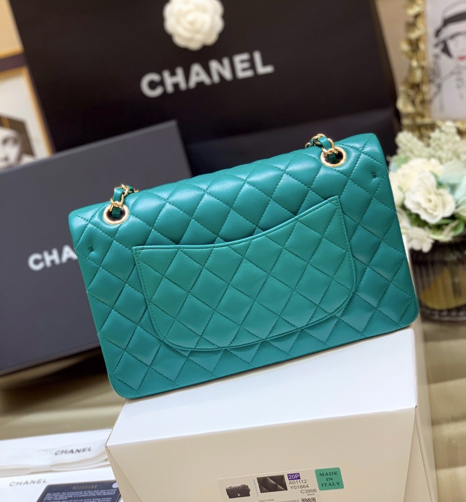 Chanel 𝘾𝙡𝙖𝙨𝙨𝙞𝙘 𝙁𝙡𝙖𝙥 bag 22B 1112 MM 25cm Mirror Boutique