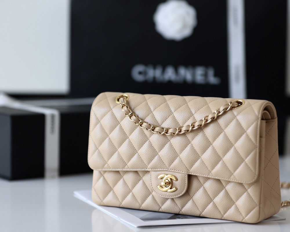 Chanel 𝘾𝙡𝙖𝙨𝙨𝙞𝙘 𝙁𝙡𝙖𝙥 bag 22B 1112 MM 25cm Mirror Boutique