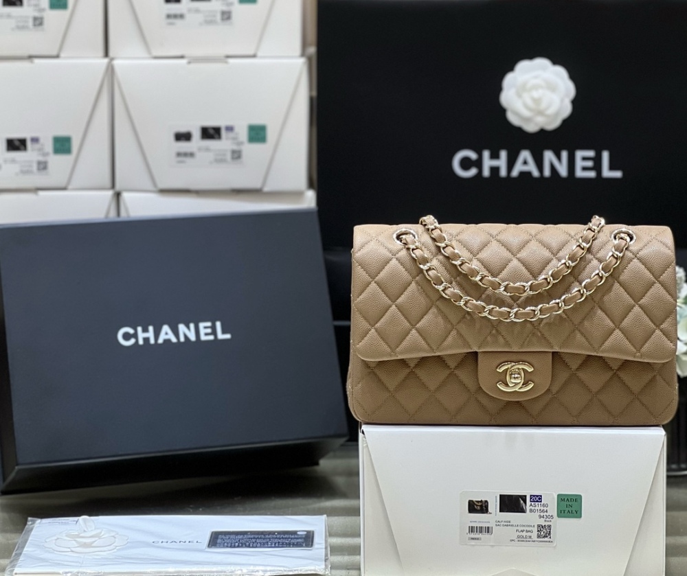 Chanel 𝘾𝙡𝙖𝙨𝙨𝙞𝙘 𝙁𝙡𝙖𝙥 bag 22B 1112 MM 25cm Mirror Boutique