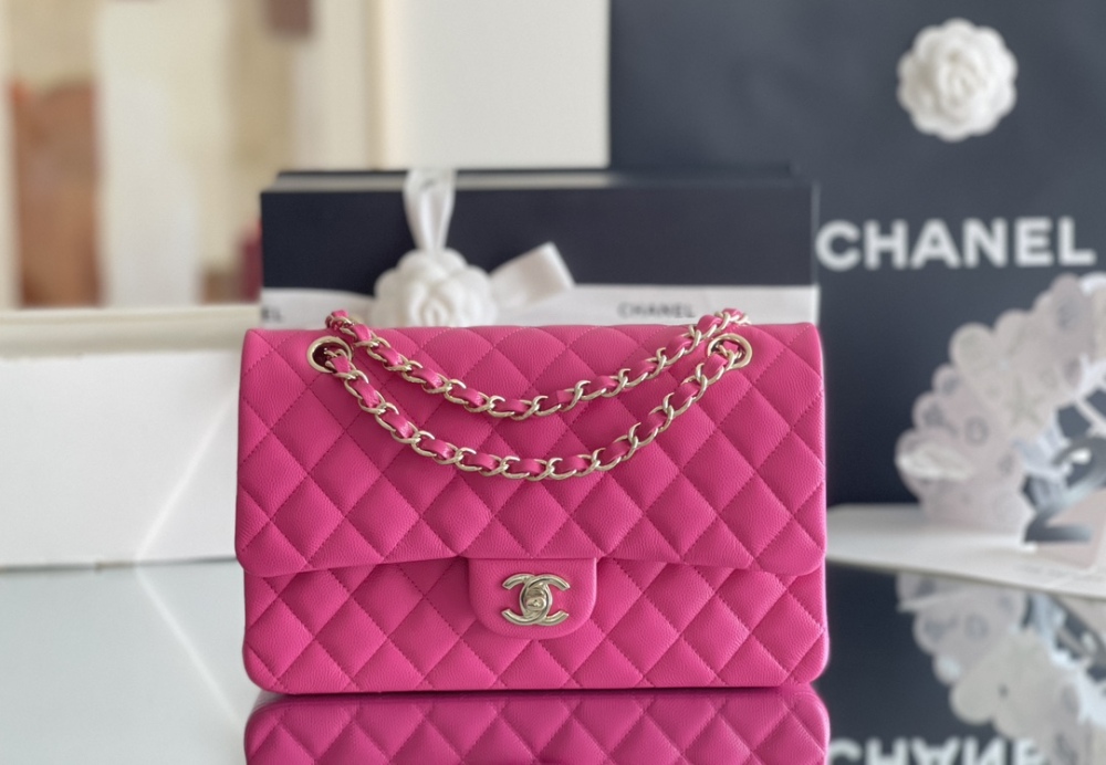 Chanel 𝘾𝙡𝙖𝙨𝙨𝙞𝙘 𝙁𝙡𝙖𝙥 bag 22B 1112 MM 25cm Mirror Boutique