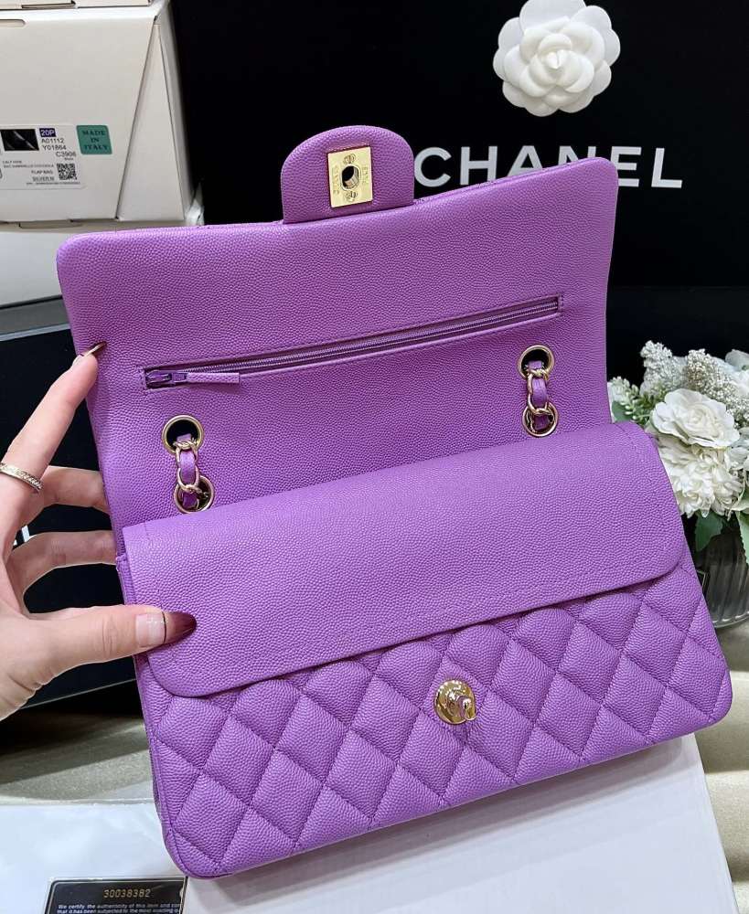 Chanel 𝘾𝙡𝙖𝙨𝙨𝙞𝙘 𝙁𝙡𝙖𝙥 bag 22B 1112 MM 25cm Mirror Boutique