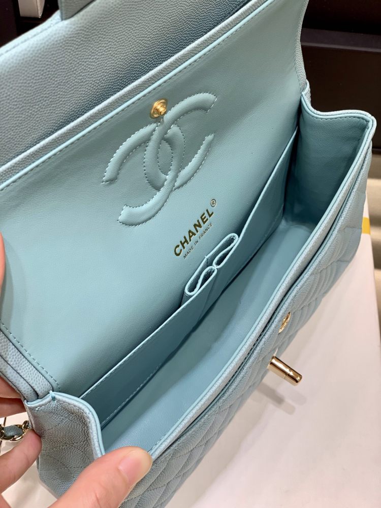 Chanel 𝘾𝙡𝙖𝙨𝙨𝙞𝙘 𝙁𝙡𝙖𝙥 bag 22B 1112 MM 25cm Mirror Boutique