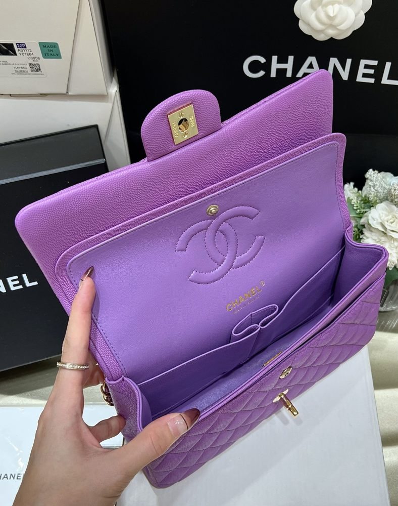 Chanel 𝘾𝙡𝙖𝙨𝙨𝙞𝙘 𝙁𝙡𝙖𝙥 bag 22B 1112 MM 25cm Mirror Boutique