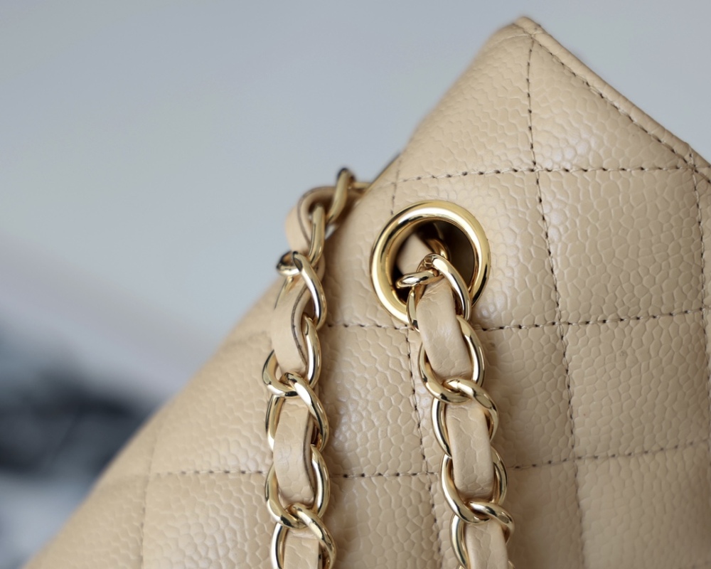 Chanel 𝘾𝙡𝙖𝙨𝙨𝙞𝙘 𝙁𝙡𝙖𝙥 bag 22B 1112 MM 25cm Mirror Boutique