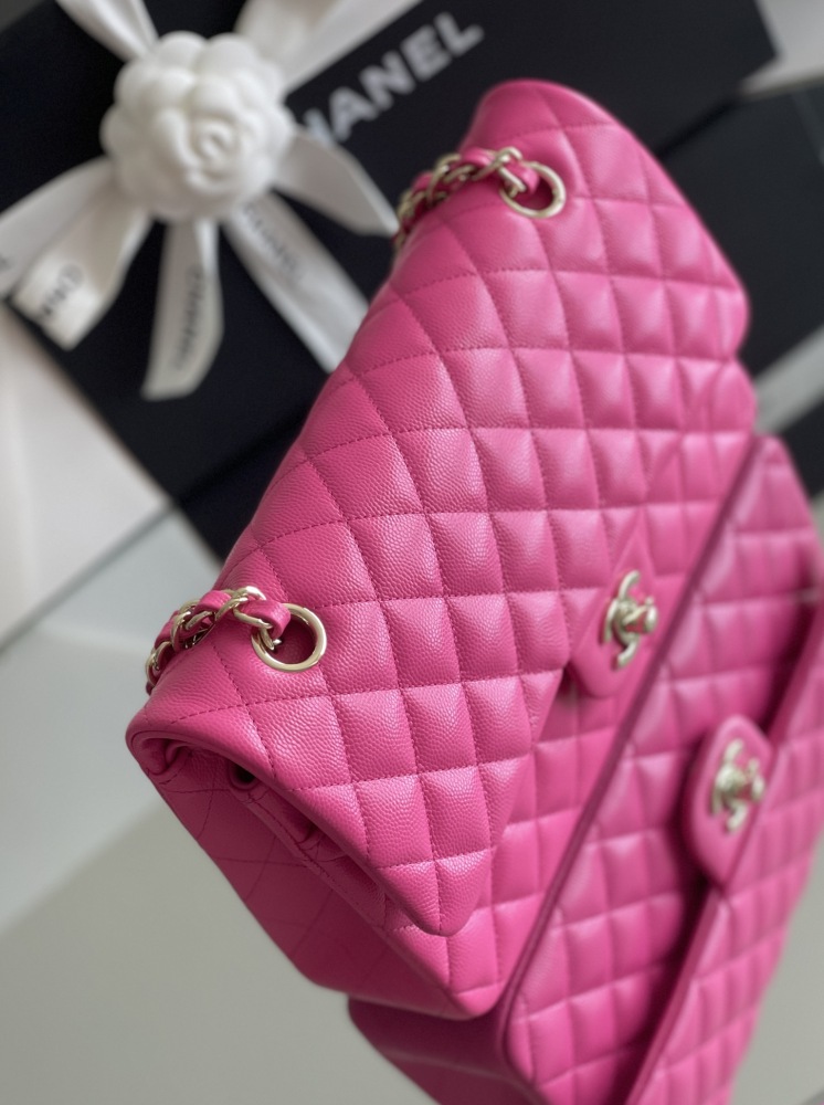 Chanel 𝘾𝙡𝙖𝙨𝙨𝙞𝙘 𝙁𝙡𝙖𝙥 bag 22B 1112 MM 25cm Mirror Boutique