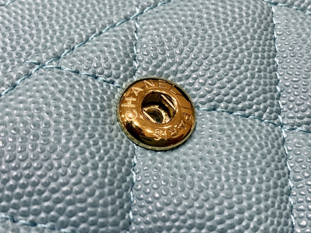 Chanel 𝘾𝙡𝙖𝙨𝙨𝙞𝙘 𝙁𝙡𝙖𝙥 bag 22B 1112 MM 25cm Mirror Boutique