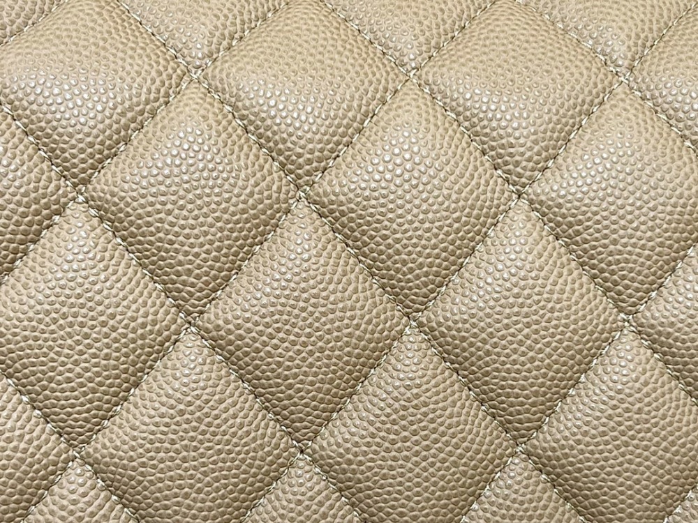 Chanel 𝘾𝙡𝙖𝙨𝙨𝙞𝙘 𝙁𝙡𝙖𝙥 bag 22B 1112 MM 25cm Mirror Boutique