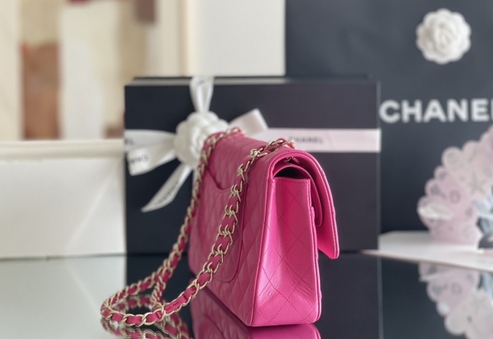 Chanel 𝘾𝙡𝙖𝙨𝙨𝙞𝙘 𝙁𝙡𝙖𝙥 bag 22B 1112 MM 25cm Mirror Boutique