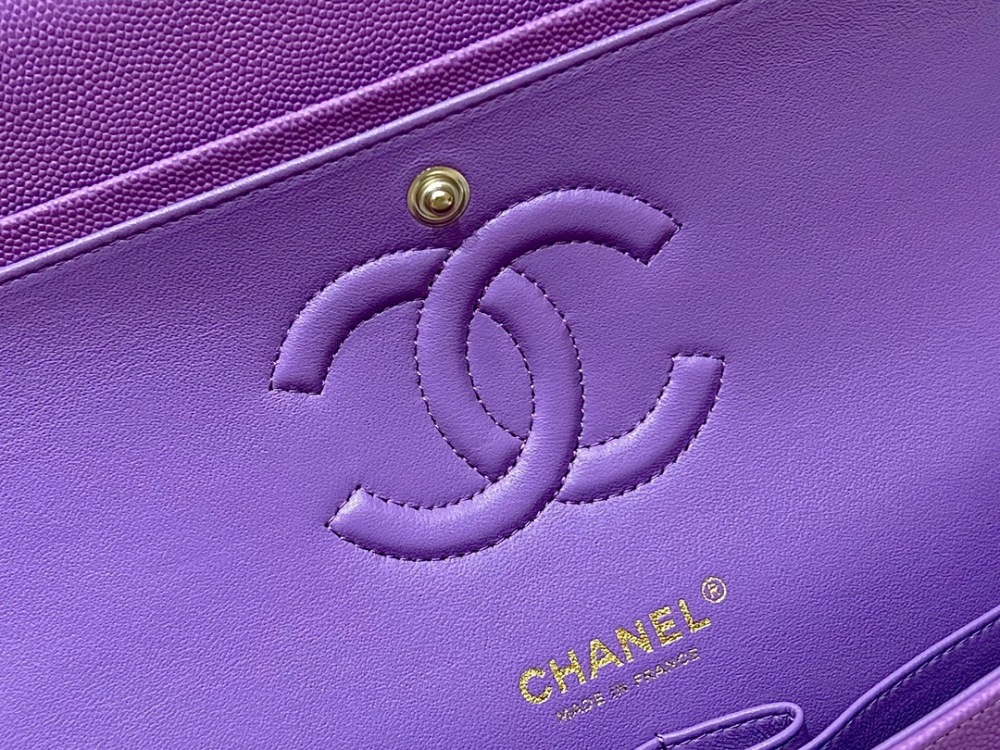 Chanel 𝘾𝙡𝙖𝙨𝙨𝙞𝙘 𝙁𝙡𝙖𝙥 bag 22B 1112 MM 25cm Mirror Boutique