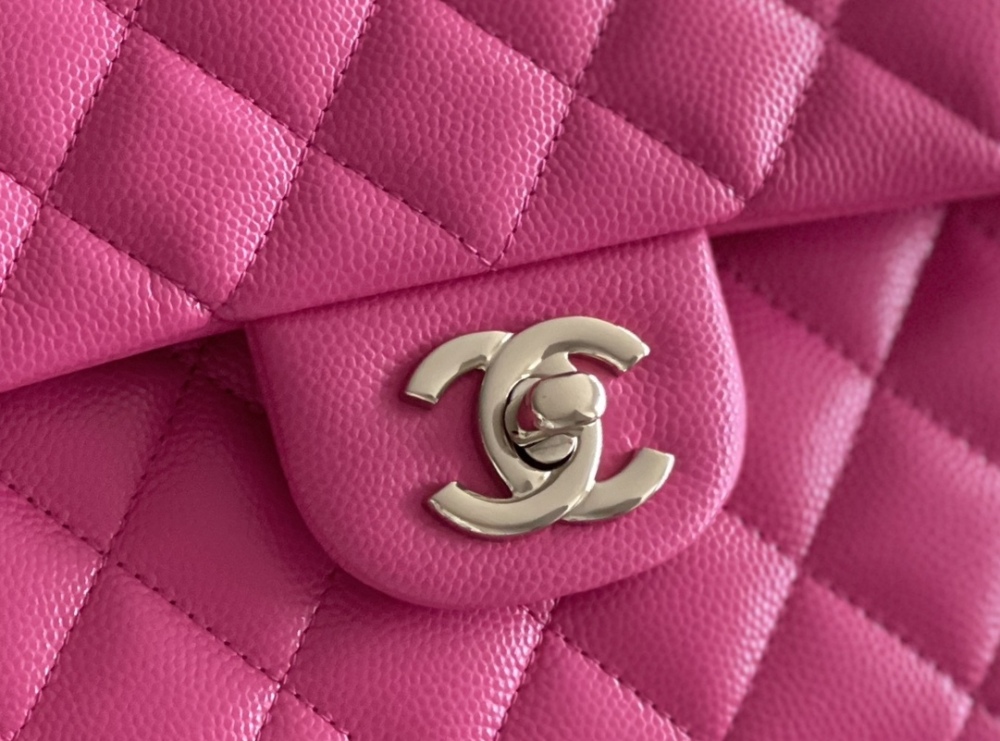 Chanel 𝘾𝙡𝙖𝙨𝙨𝙞𝙘 𝙁𝙡𝙖𝙥 bag 22B 1112 MM 25cm Mirror Boutique