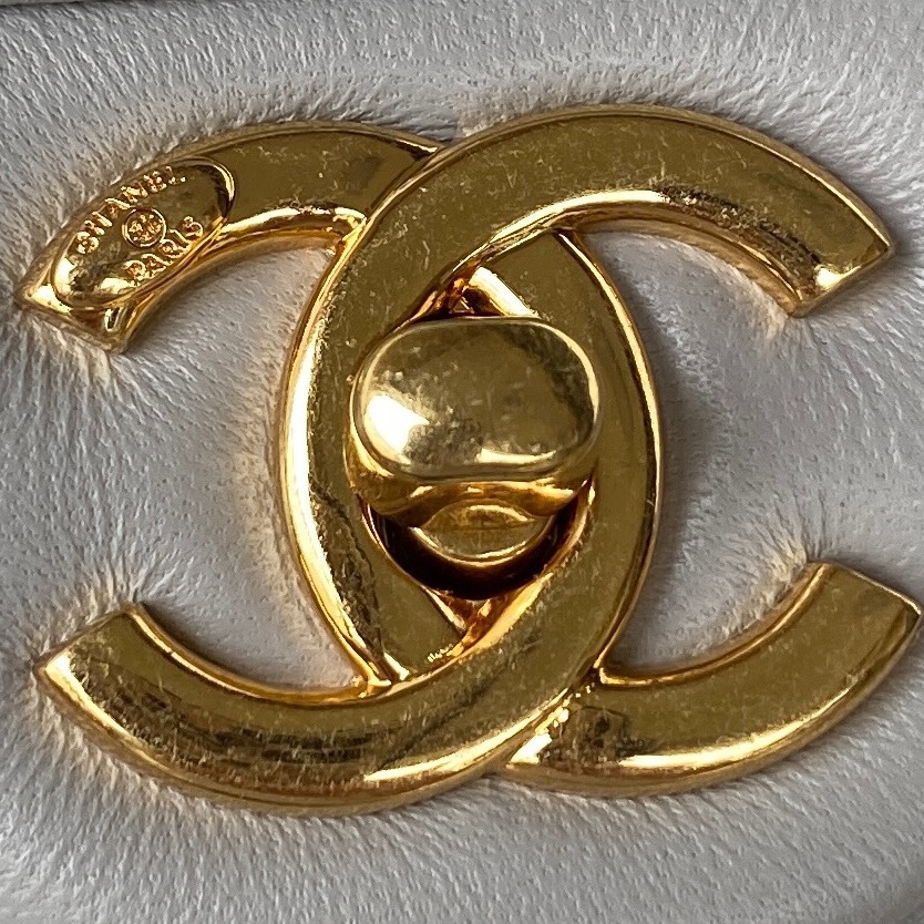 Chanel 22bs PILLOE BAG flap MM AS3498 Mirror Boutique