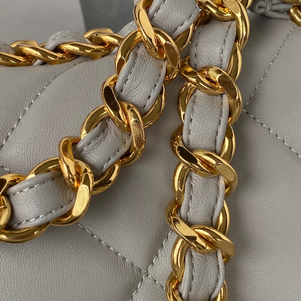 Chanel 22bs PILLOE BAG flap AS3499 Mirror Boutique