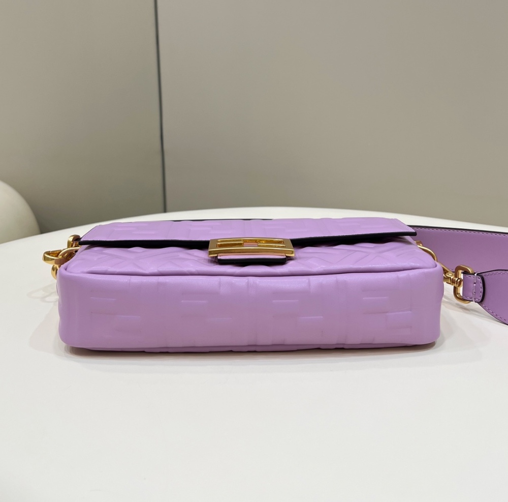 Fendi Baguette bag  0135AM Mirror Boutique