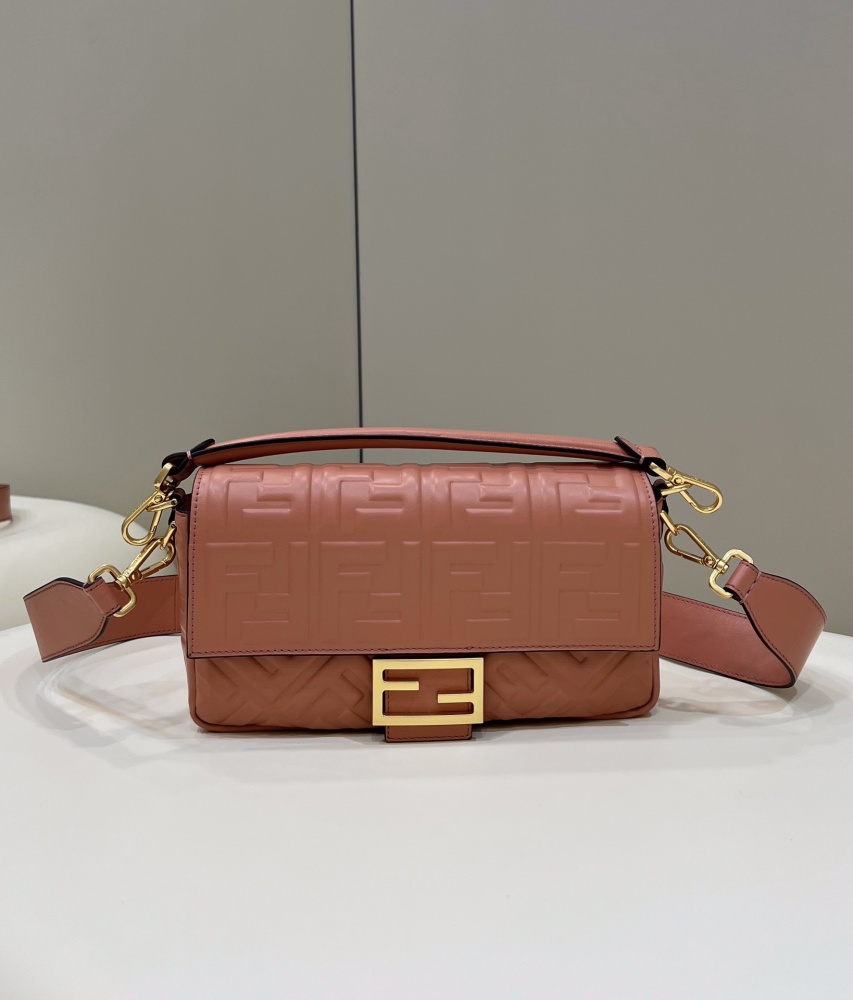 Fendi Baguette bag  0135AM Mirror Boutique