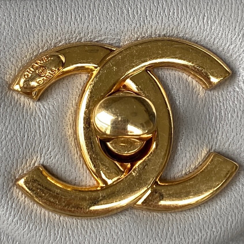 Chanel 22bs PILLOE BAG flap AS3499 Mirror Boutique
