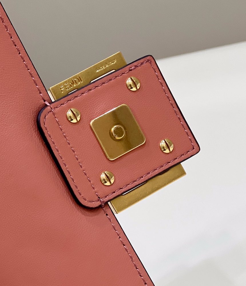 Fendi Baguette bag  0135AM Mirror Boutique