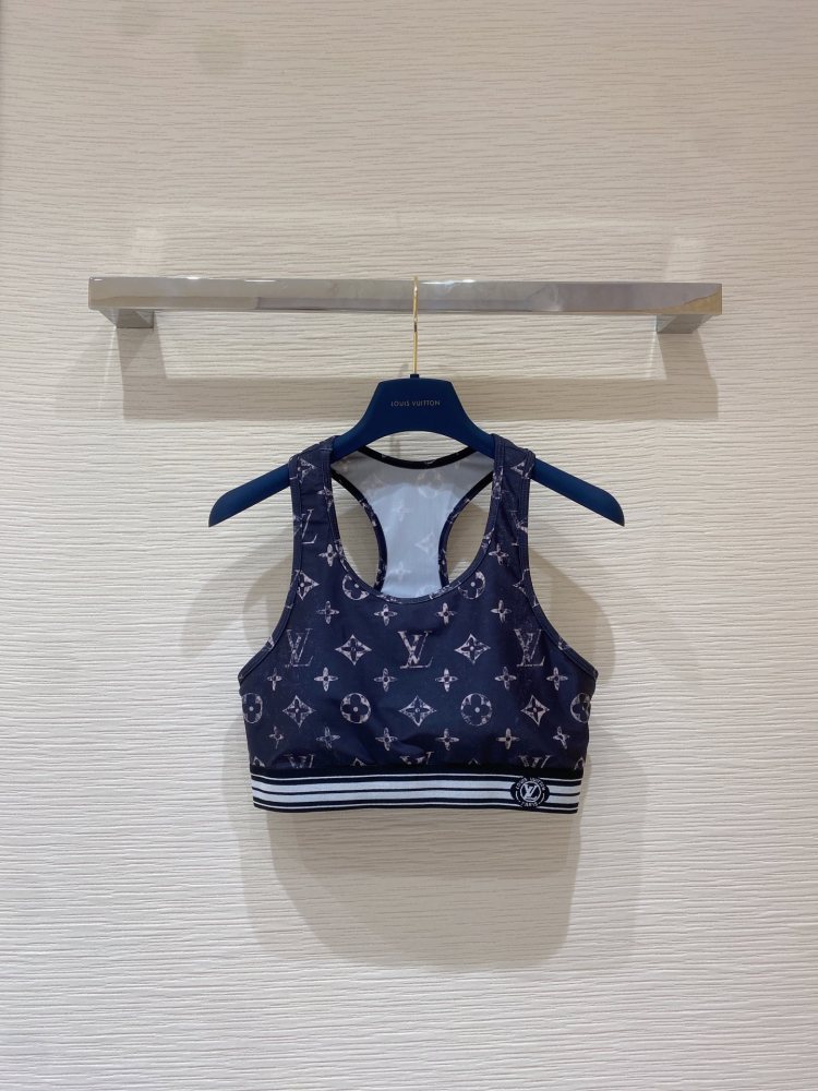 Louis Vuitton lady Yoga clothes