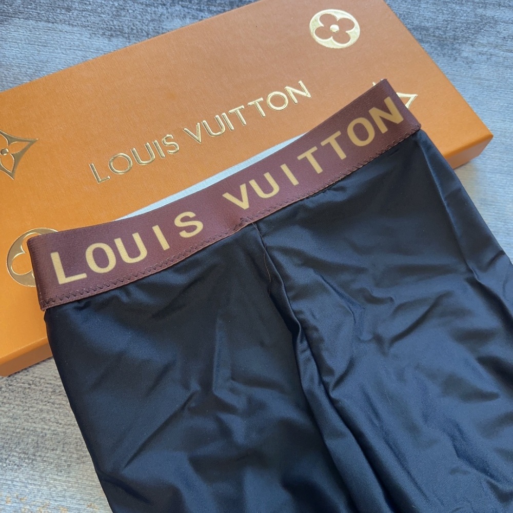 Louis Vuitton lady Yoga clothes