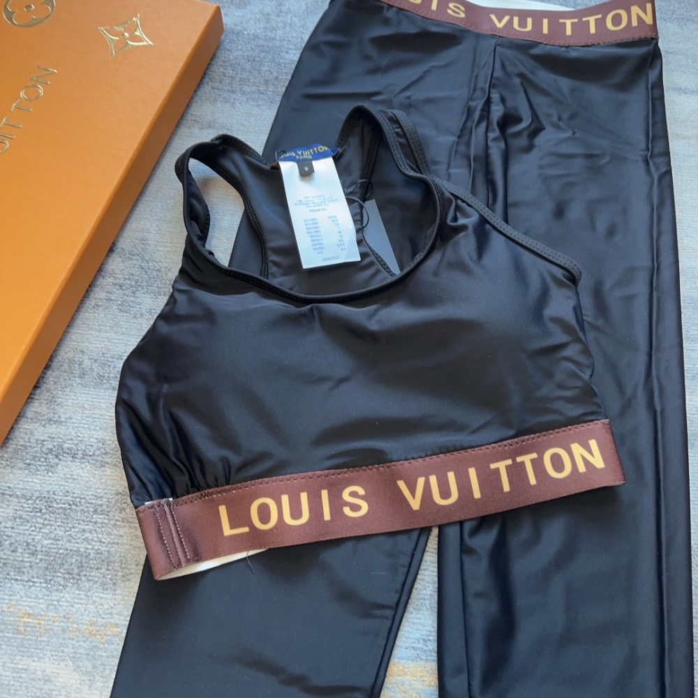 Louis Vuitton lady Yoga clothes