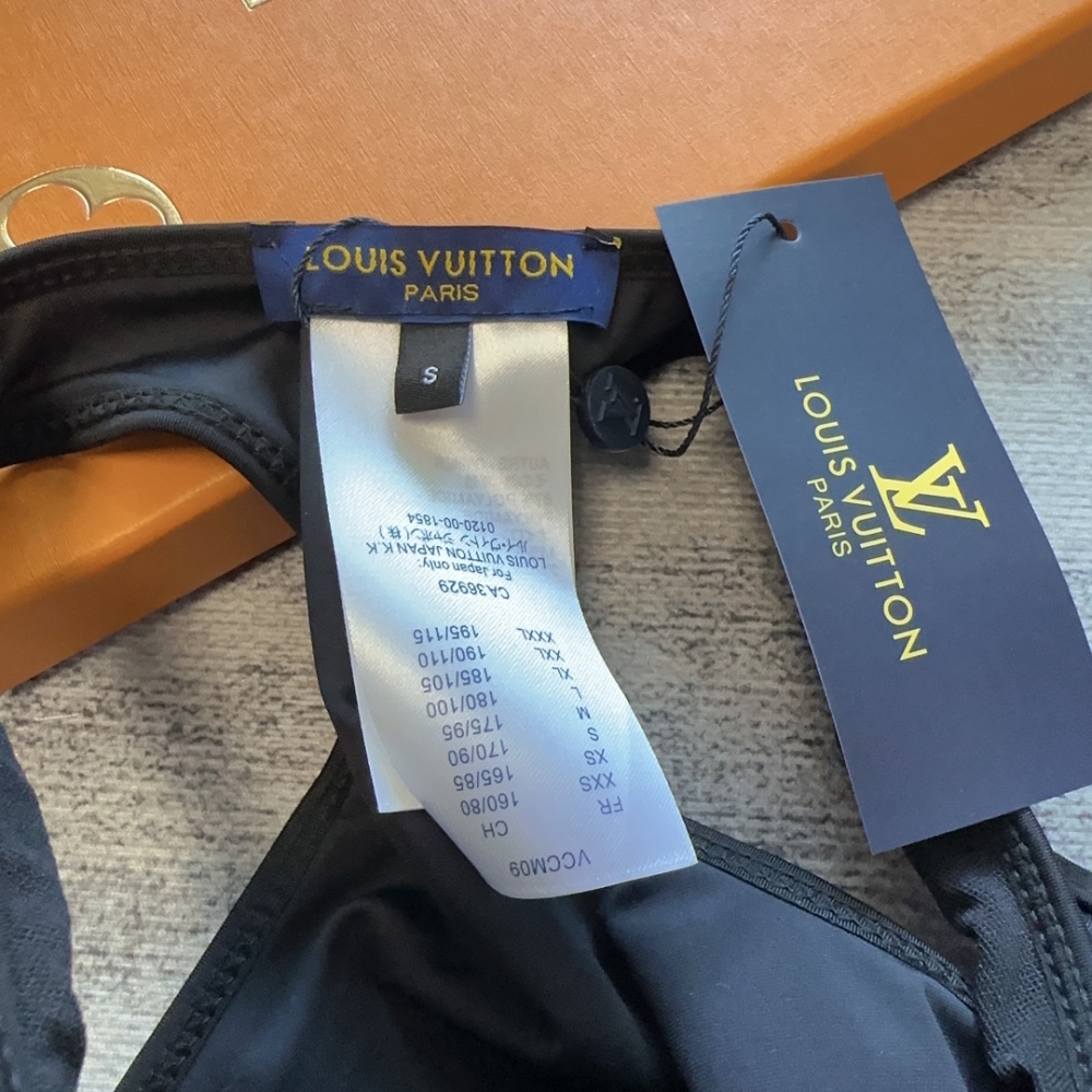 Louis Vuitton lady Yoga clothes