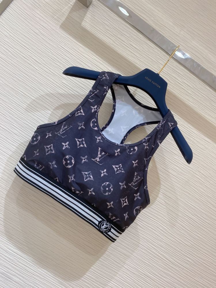 Louis Vuitton lady Yoga clothes