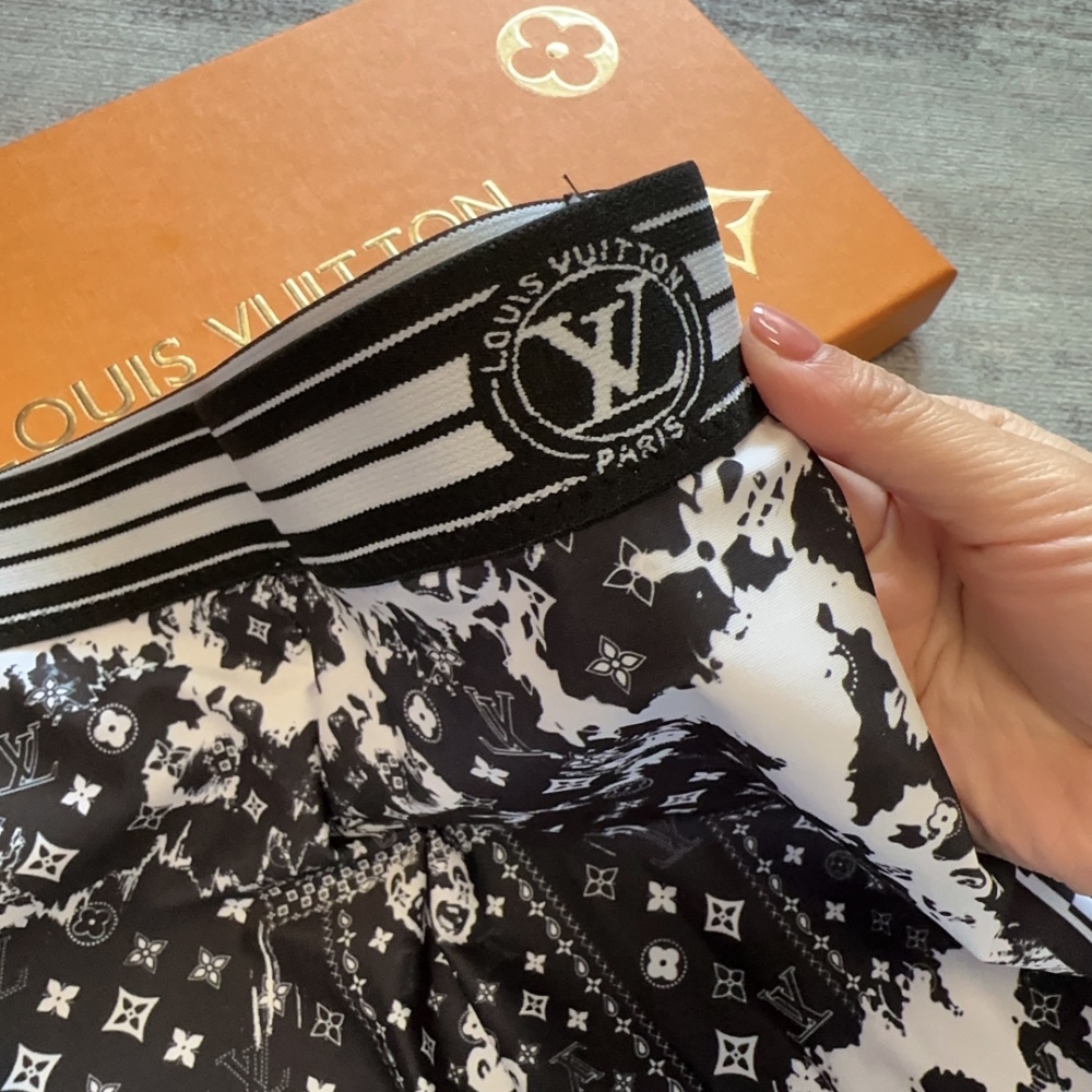 Louis Vuitton lady Yoga clothes
