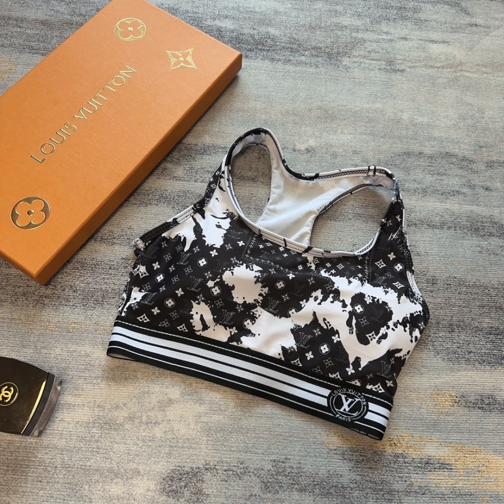 Louis Vuitton lady Yoga clothes