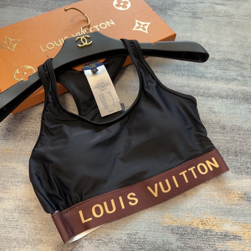 Louis Vuitton lady Yoga clothes