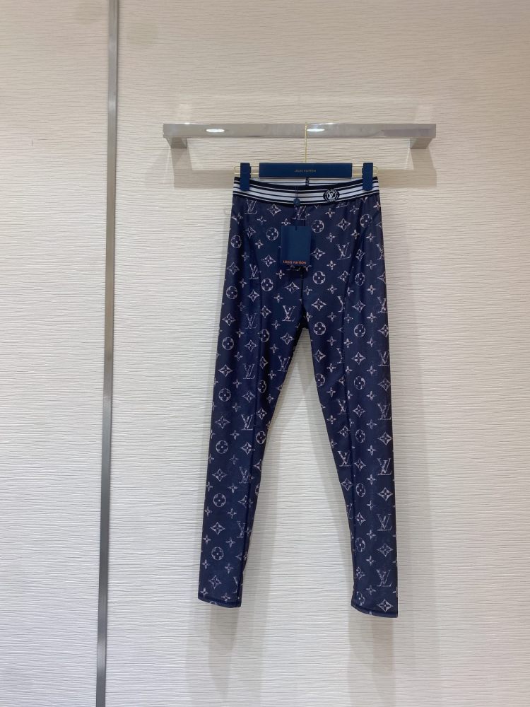 Louis Vuitton lady Yoga clothes