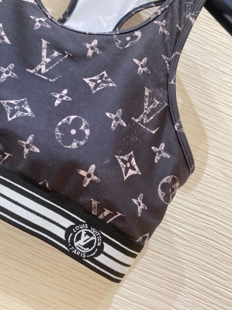 Louis Vuitton lady Yoga clothes